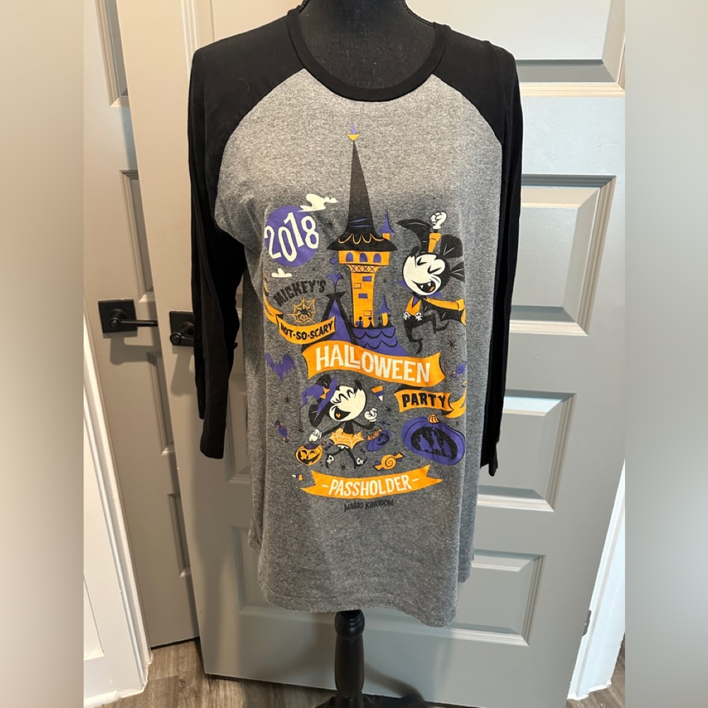 2018 Disney Park PassHolder Halloween Party Shirt Size L Pre-Owned